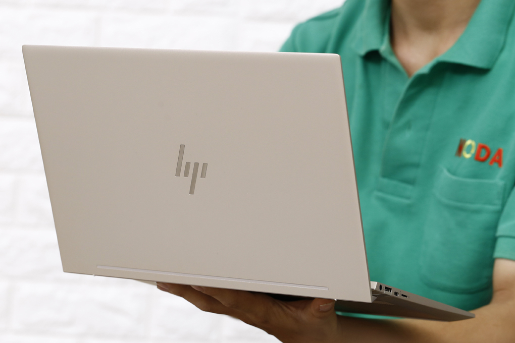Laptop HP Envy 13 ah1011TU i5 8265U/8GB/256GB/Win10 (5HZ28PA) Màu Vàng
