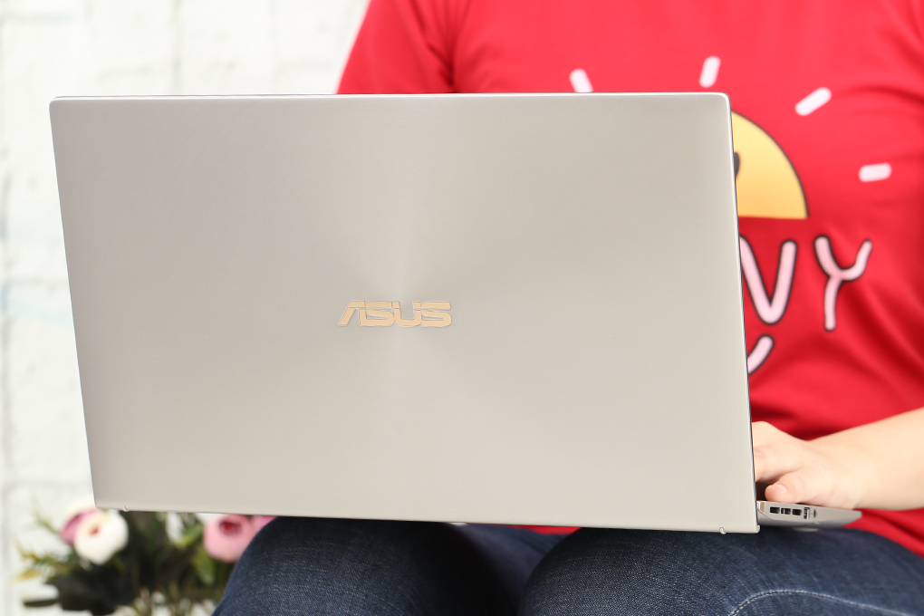Laptop Asus ZenBook UX533FD i5 8265U/8GB/256GB/2GB GTX1050/Túi/Win10 (A9091T) - 13