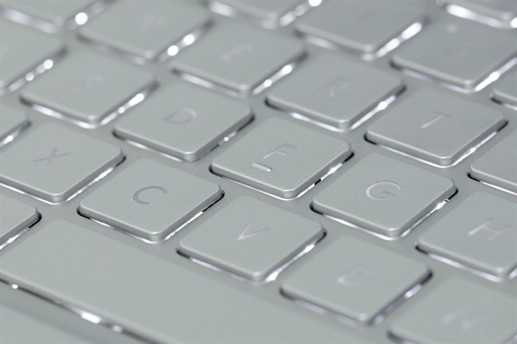 Laptop Asus ZenBook UX533FD i5 8265U/8GB/256GB/2GB GTX1050/Túi/Win10 (A9091T) Màu Bạc