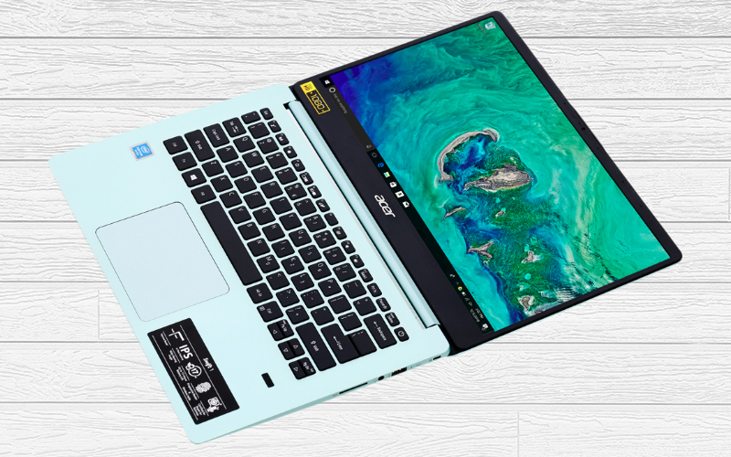 Bản lề của Laptop văn phòng Acer Swift SF114 32 P2SG có thể mở được 180 độ
