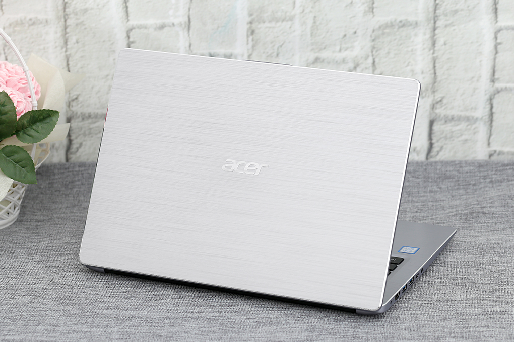 Laptop Acer Swift SF314 54 38J3 i3 8130U/4GB/1TB/Win10 (NX.GXZSV.005) - 15