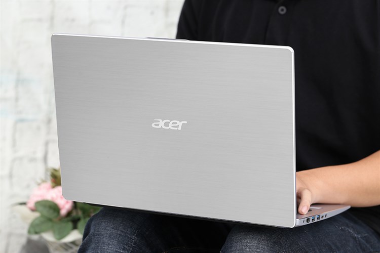 Laptop Acer Swift SF314 54 38J3 i3 8130U/4GB/1TB/Win10 (NX.GXZSV.005) Màu Bạc