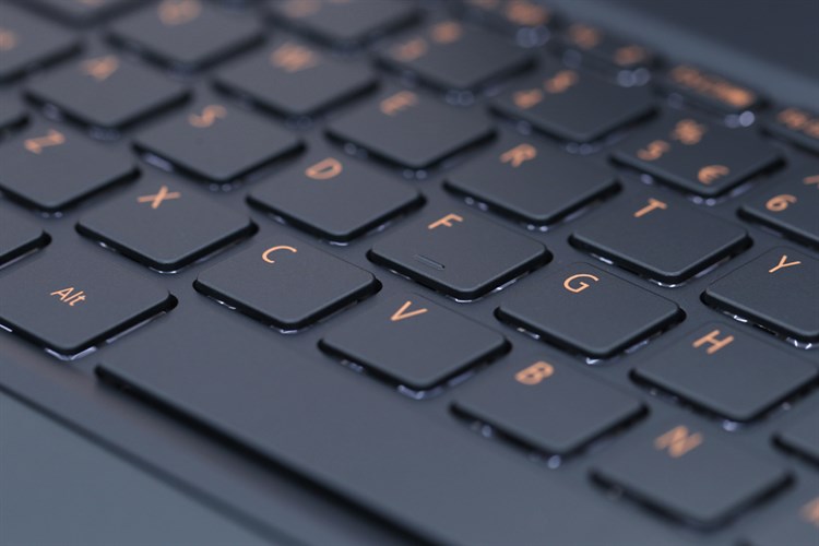 Laptop Acer Swift 5 SF514 53T 720R i7 8565U/8GB/256GB/Touch/Win10 (NX.H7HSV.002) Màu Xanh Dương