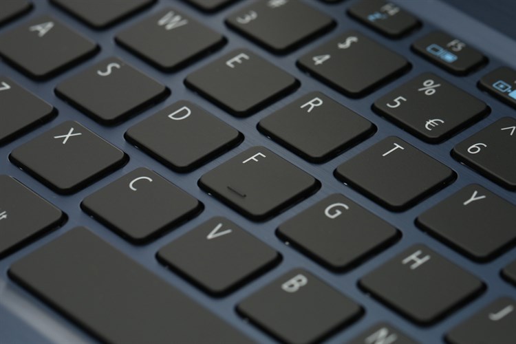 Laptop Acer Swift 3 SF315 51 54H0 i5 8250U/4GB/1TB/Win10 (NX.GSKSV.004) Màu Xanh Dương