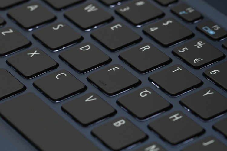 Laptop Acer Swift 3 SF315 51 54H0 i5 8250U/4GB/1TB/Win10 (NX.GSKSV.004) Màu Xanh Dương