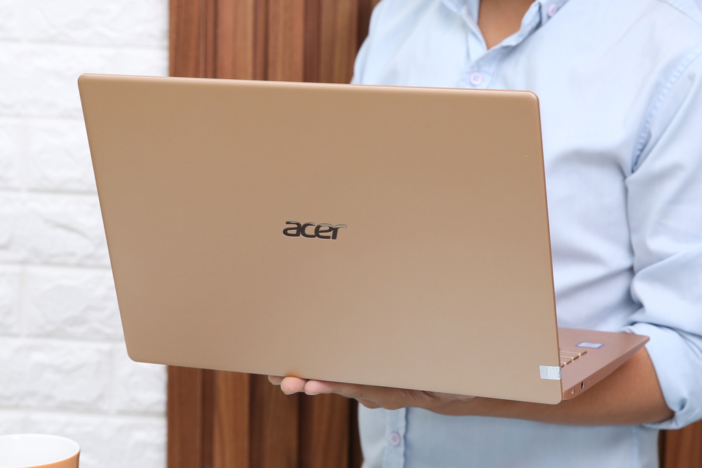 Laptop Acer Swift 5 SF514 52T 592W i5 8250U/8GB/256GB/Touch/Win10 (NX.GU4SV.004) Màu Vàng