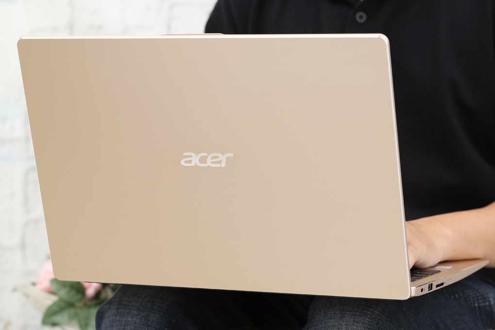 Laptop Acer Swift 3 SF315 52G 58TE i5 8250U/8GB/256GB/2GB MX150/Win10 (NX.GZCSV.001) Màu Vàng