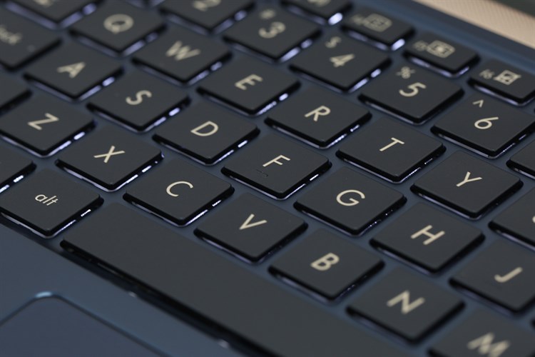 Laptop Asus ZenBook 13 UX333FA i5 8265U/8GB/256GB/Túi/Win10 (A4011T) Màu Xanh Dương