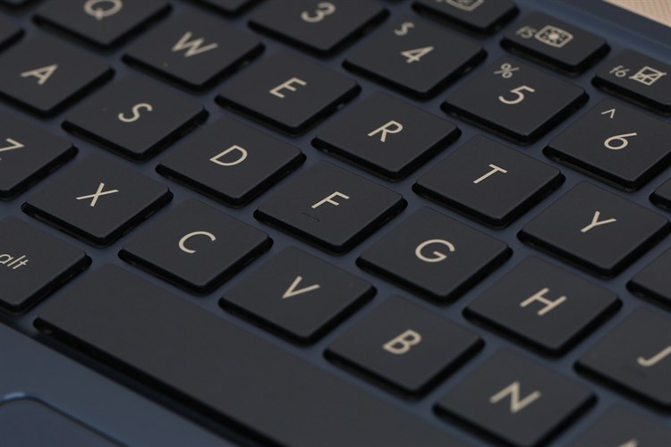 Laptop Asus ZenBook 13 UX333FN i5 8265U/8GB/512GB/2GB MX150/Túi/Win10 (A4124T) Màu Xanh Dương