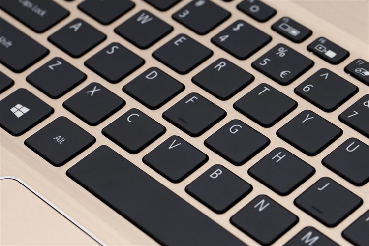 Laptop Acer Swift 3 SF315 52G 87N4 i7 8550U/8GB/128GB/2GB MX150/Win10 (NX.GZCSV.005) Màu Vàng