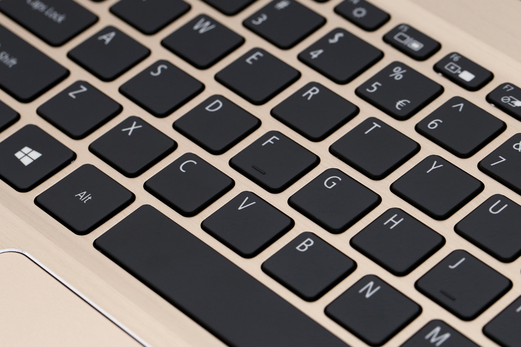 Laptop Acer Swift 3 SF315 52G 87N4 i7 8550U/8GB/128GB/2GB MX150/Win10 (NX.GZCSV.005) Màu Vàng