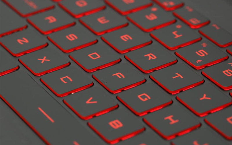 Laptop MSI GF63 8RC-243VN có bàn phím được trang bị đèn nền đỏ