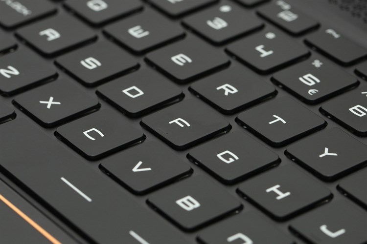 Laptop MSI GS65 8SE i7 8750H/8Gb/256GB/ GTX 2060/Win10 (225VN)