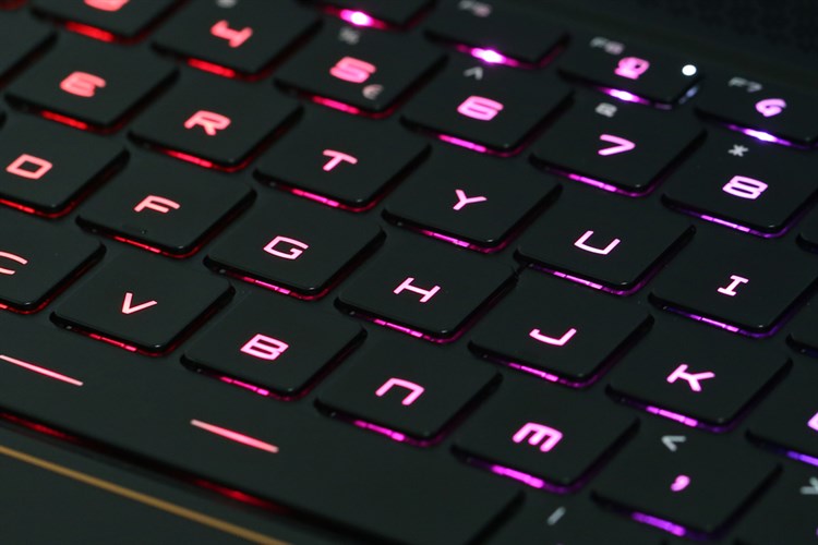 Laptop MSI GS65 8SE i7 8750H/8Gb/256GB/ GTX 2060/Win10 (225VN)