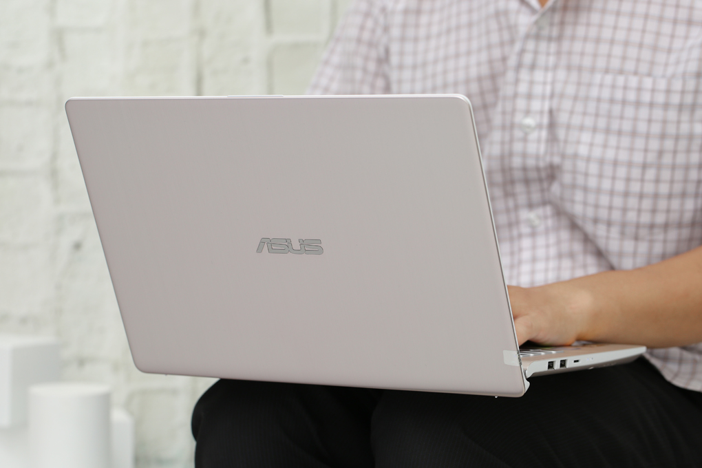 Laptop Asus VivoBook S430FN i5 8265U/8GB/256GB/2GB MX150/Win10 (EB032T) Màu Vàng