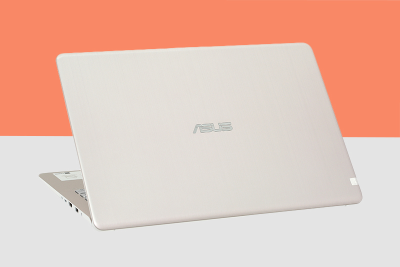 Laptop Asus S530FN i7 8565U với bề mặt màu xám tối
