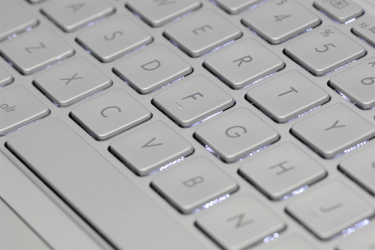 Laptop Asus ZenBook 14 UX433FA i5 8265U/8GB/256GB/Túi/Win10 (A6113T) Màu Bạc