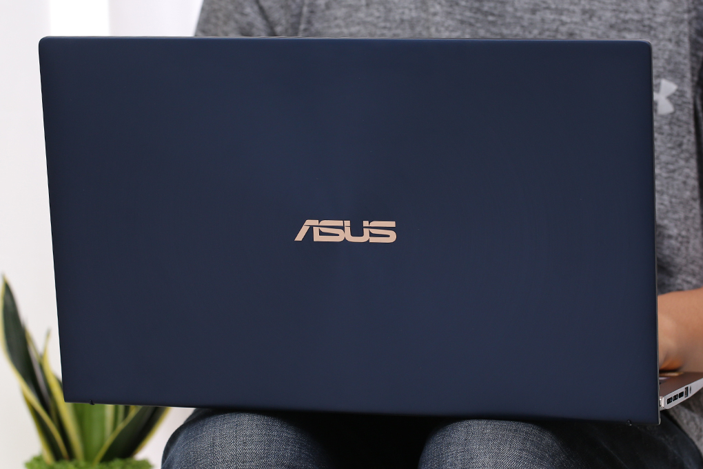 Laptop Asus ZenBook 15 UX533FD i5 8265U/8GB/256GB/GTX1050/Túi/Win10 (A9035T) - 15
