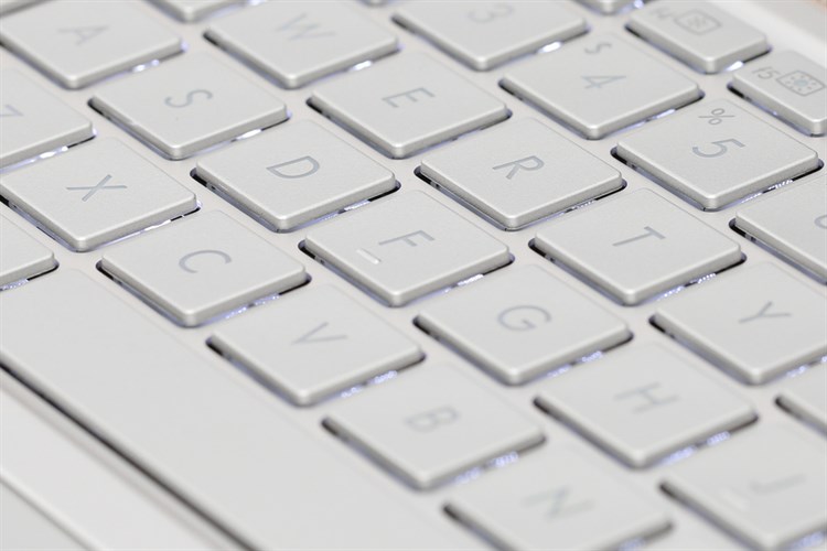 Laptop Asus ZenBook 13 UX333FN i5 8265U/8GB/512GB/2GB MX150/Túi/Win10 (A4125T) Màu Bạc