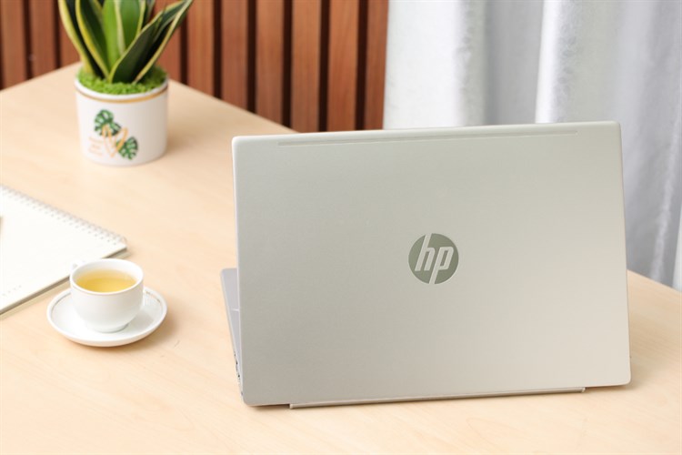 Laptop HP Pavilion 14 ce1014TU i3 8145U/4GB/500GB/Win10 (5JN05PA)