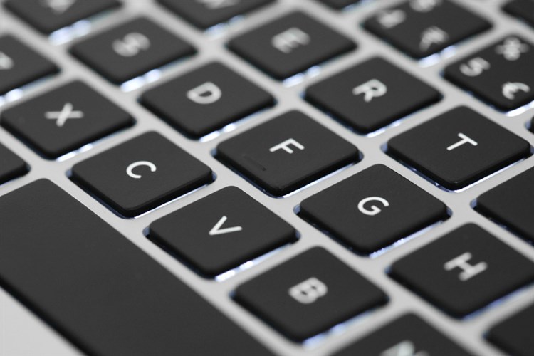 Laptop Dell Inspiron 14 5480 i5 8265U/4GB/1TB+128GB/2GB MX150/Office365/Win10 (X6C891) Màu Bạc