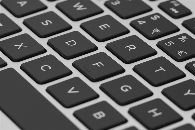 Laptop Dell Inspiron 14 5482 i7 8565U/8GB/256GB/2GB MX130/Touch/Office365/Win10 (C2CPX1) Màu Bạc