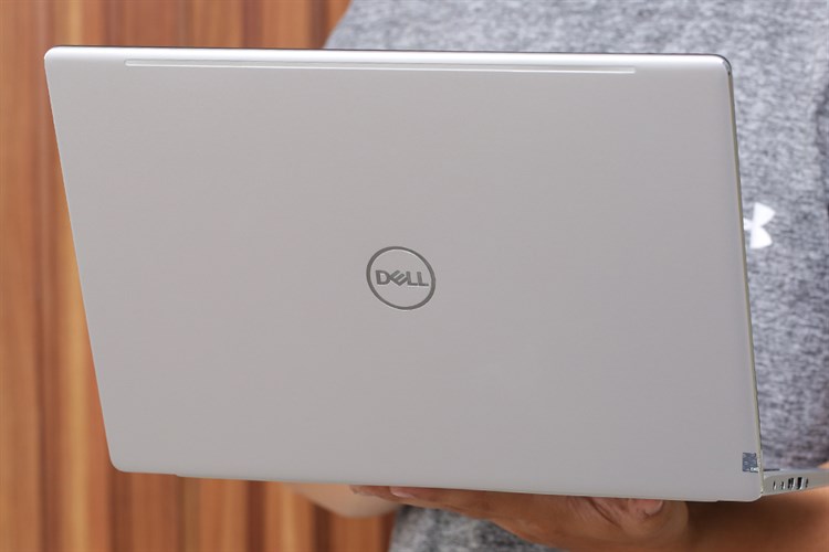 Laptop Dell Inspiron 7370 i7 8550U/8GB/256GB/Office365/Win10 (7D61Y3) Màu Bạc