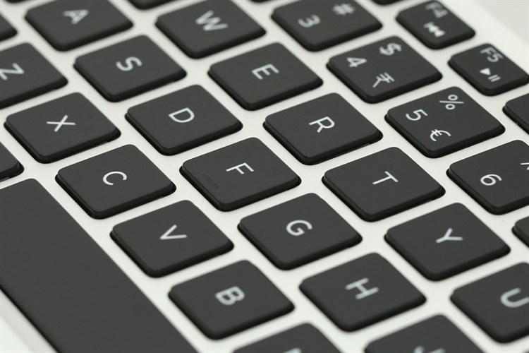 Laptop Dell Inspiron 7370 i7 8550U/8GB/256GB/Office365/Win10 (7D61Y3) Màu Bạc