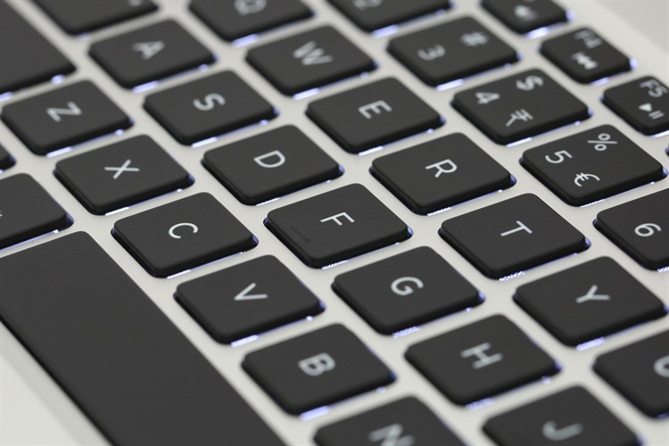 Laptop Dell Inspiron 7370 i7 8550U/8GB/256GB/Office365/Win10 (7D61Y3) Màu Bạc