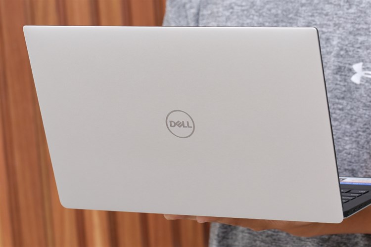 Laptop Dell XPS 13 9370 i7 8550U/8GB/256GB/Win10 (415PX1) Màu Bạc