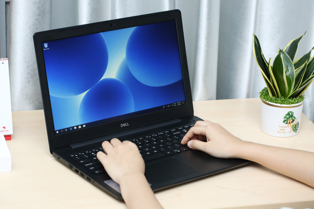 Laptop Dell Inspiron 3580 i5 8265U/4GB/1TB/2GB R520/Win10 (70184569) Màu Đen