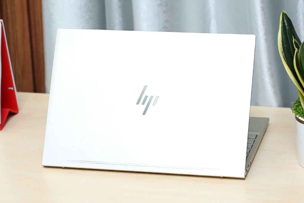 Laptop HP Envy 13 aq0027TU i7 8565U/8GB/256GB/Win10 (6ZF43PA) Màu Vàng