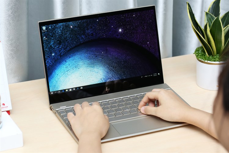 Laptop HP Envy 13 aq0027TU i7 8565U/8GB/256GB/Win10 (6ZF43PA) Màu Vàng