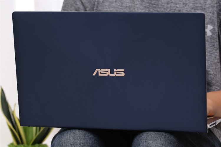 Laptop Asus ZenBook 15 UX533FD i7 8565U/8GB/512GB/GTX1050 Max-Q/Win10 (A9027T)