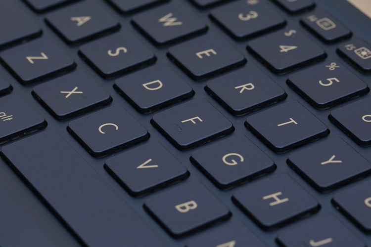 Laptop Asus ZenBook 15 UX533FD i7 8565U/8GB/512GB/GTX1050 Max-Q/Win10 (A9027T)