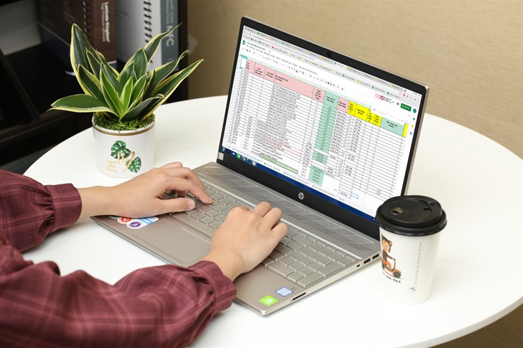 Laptop HP Pavilion 15 cs2056TX i5 8265U/4GB/1TB/2GB MX130/Win10 (6YZ11PA) Màu Vàng