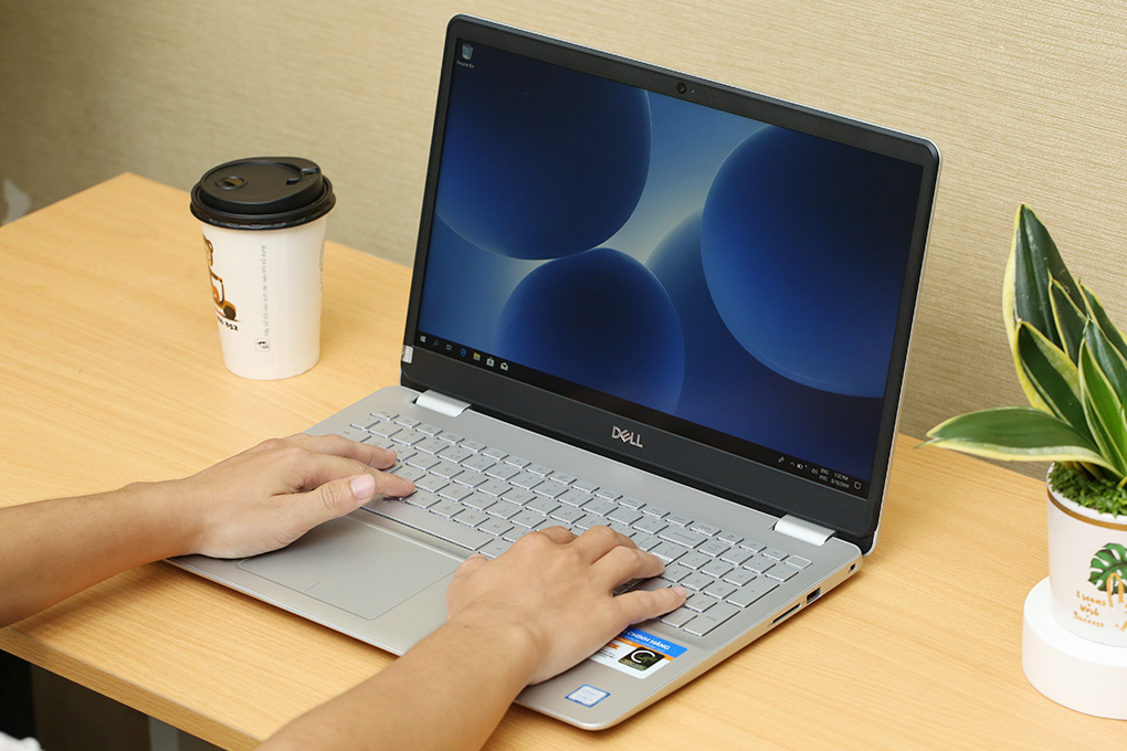 Laptop Dell Inspiron 15 5584 i5 8265U/8GB/2TB/2GB MX130/Win10 (N5I5353W) Màu Bạc