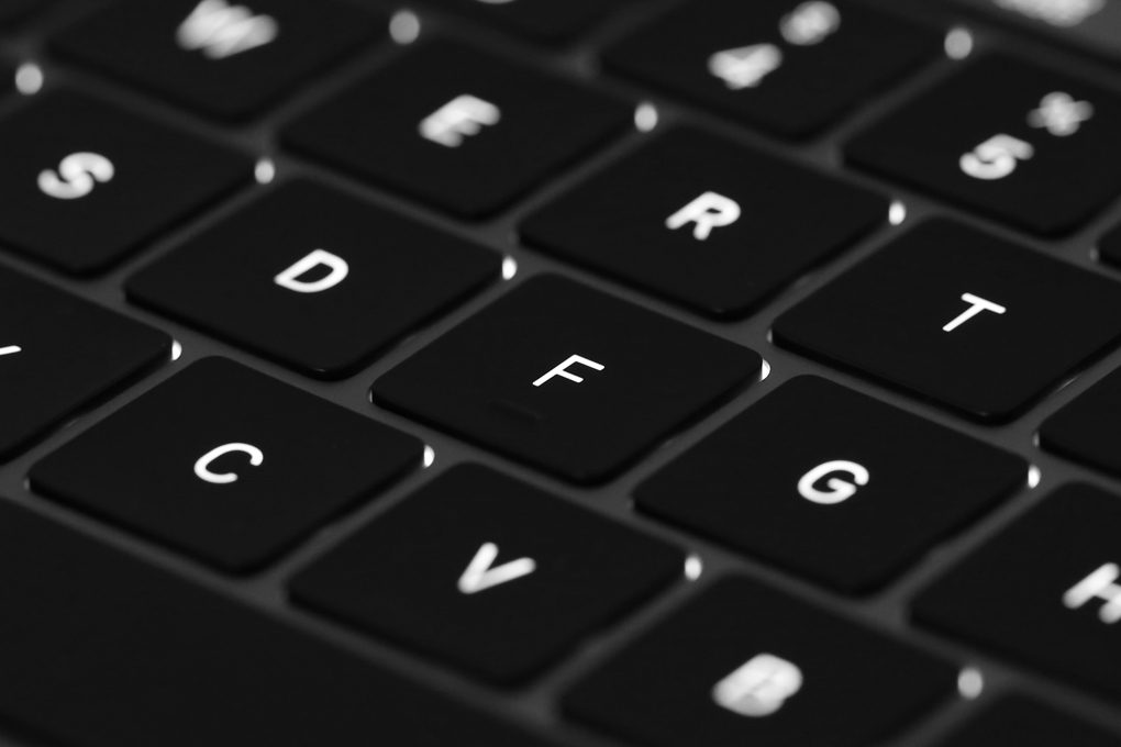 Laptop Apple Macbook Pro 2019 Touch i5 2.4GHz/8GB/256GB (MV962SA/A) Màu Xám