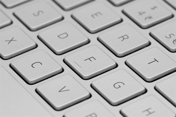 Laptop Dell Inspiron 5584 i3 8145U/4GB/1TB/Win10 (70186849) Màu Bạc