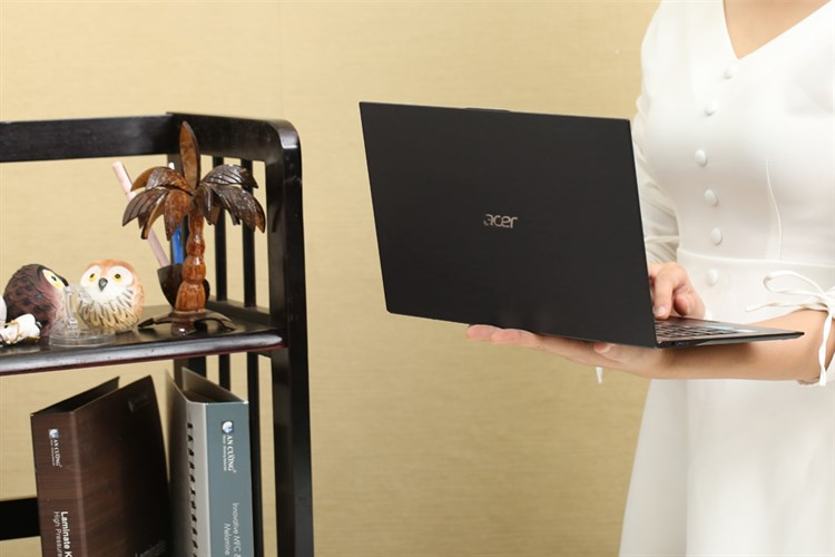 Laptop Acer Swift 7 SF714 52T 76C6 i7 8500Y/16GB/512GB/Touch/Túi/Win10 (NX.H98SV.001) Màu Đen