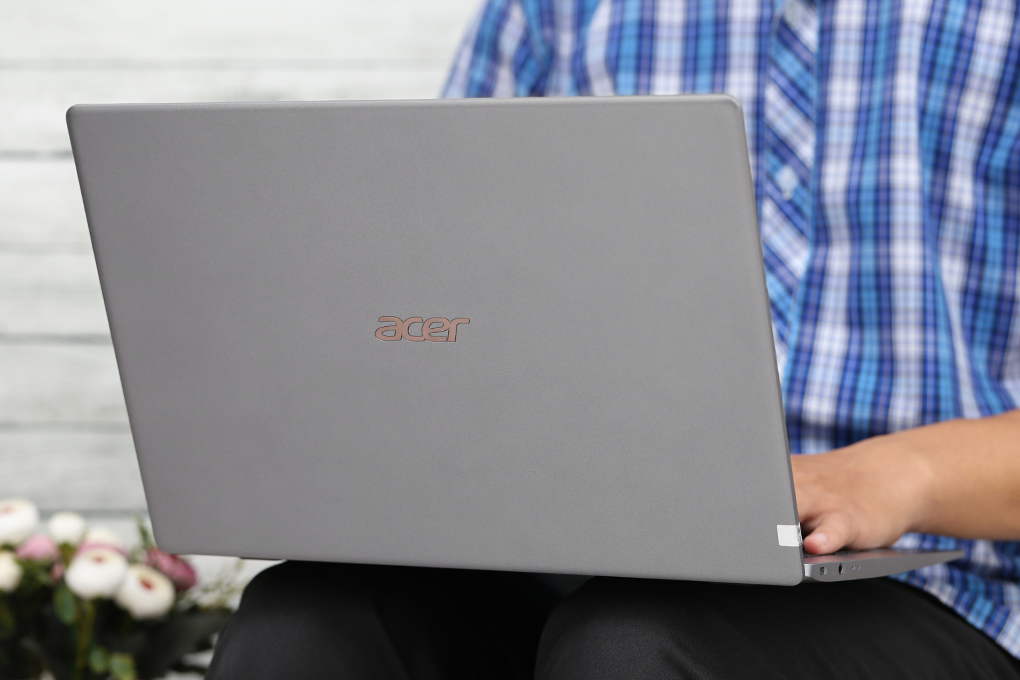 Laptop Acer Swift 5 SF514 53T 740R i7 8565U/8GB/256GB/Touch/Win10 (NX.H7KSV.002) Màu Xám