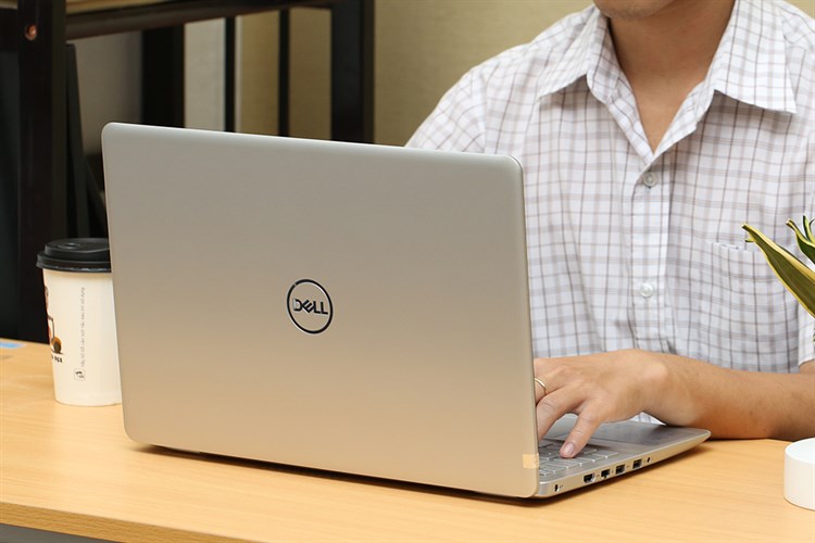 Laptop Dell Inspiron 5584 i5 8265U/8GB/1TB/Win10 (CXGR01) Màu Bạc