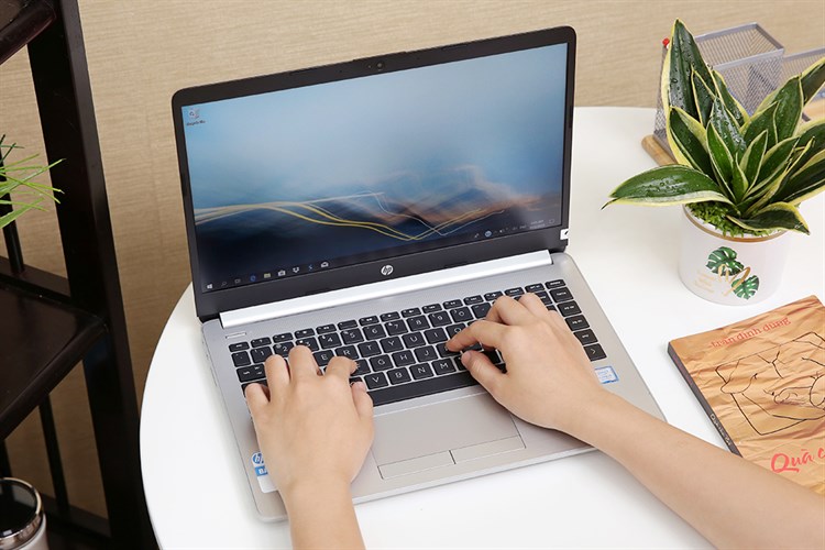 Laptop HP 348 G5 i3 7020U/4GB/256GB/Win10 (7XJ62PA) Màu Bạc