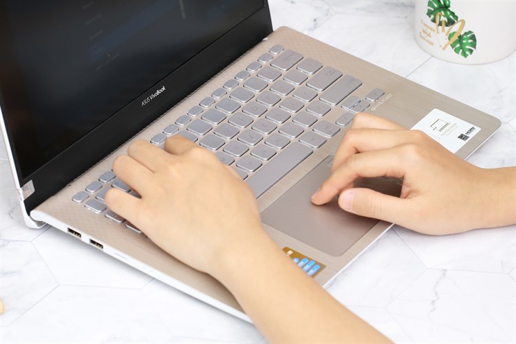 Laptop Asus VivoBook S430FA i3 8145U/4GB/256GB/Win10 (EB459T)