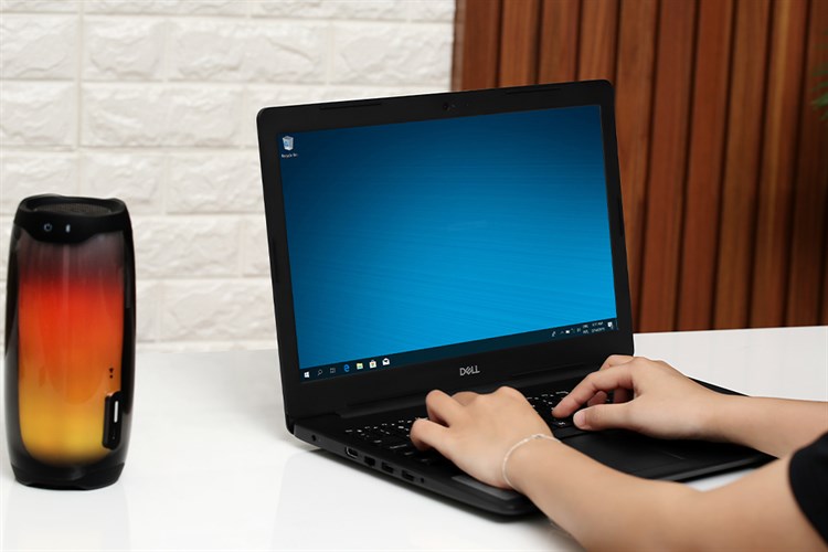 Laptop Dell Inspiron 3580 i7 8565U/8GB/2TB/2GB AMD 520/Win10 (70194513) Màu Đen