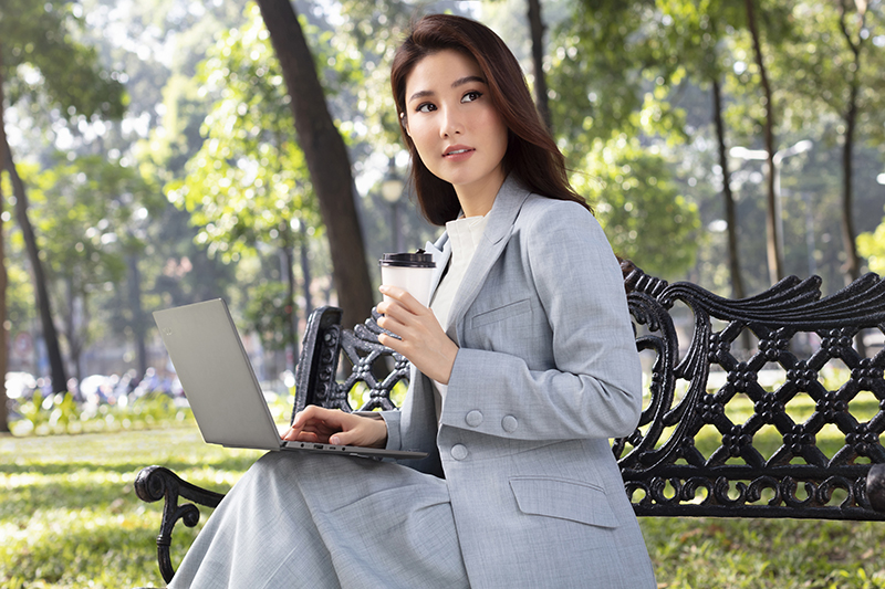 Laptop Lenovo Yoga S740 14IIL có tính năng mở khoá bằng khuôn mặt Laptop Lenovo Yoga S740 14IIL có tính năng mở khoá bằng khuôn mặt