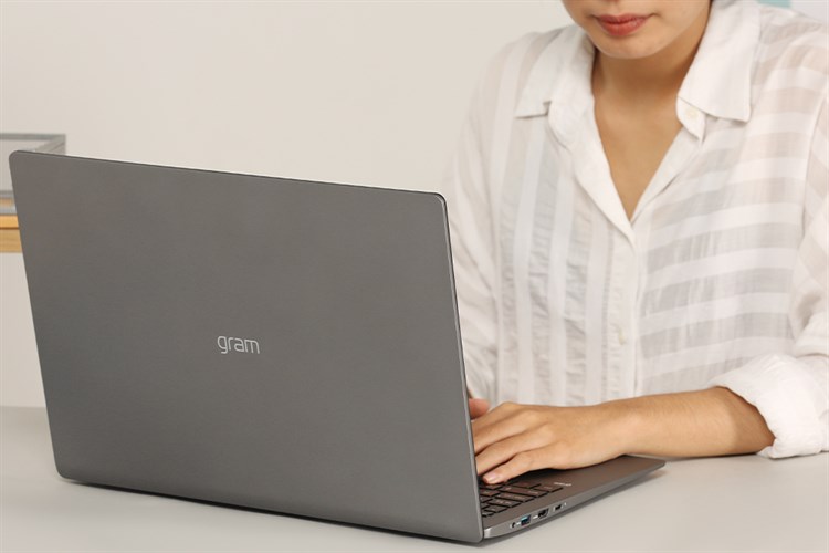 Laptop LG Gram 17  i7 1065G7/8GB/512GB/Win10 (17Z90N-V.AH75A5) Màu Xám