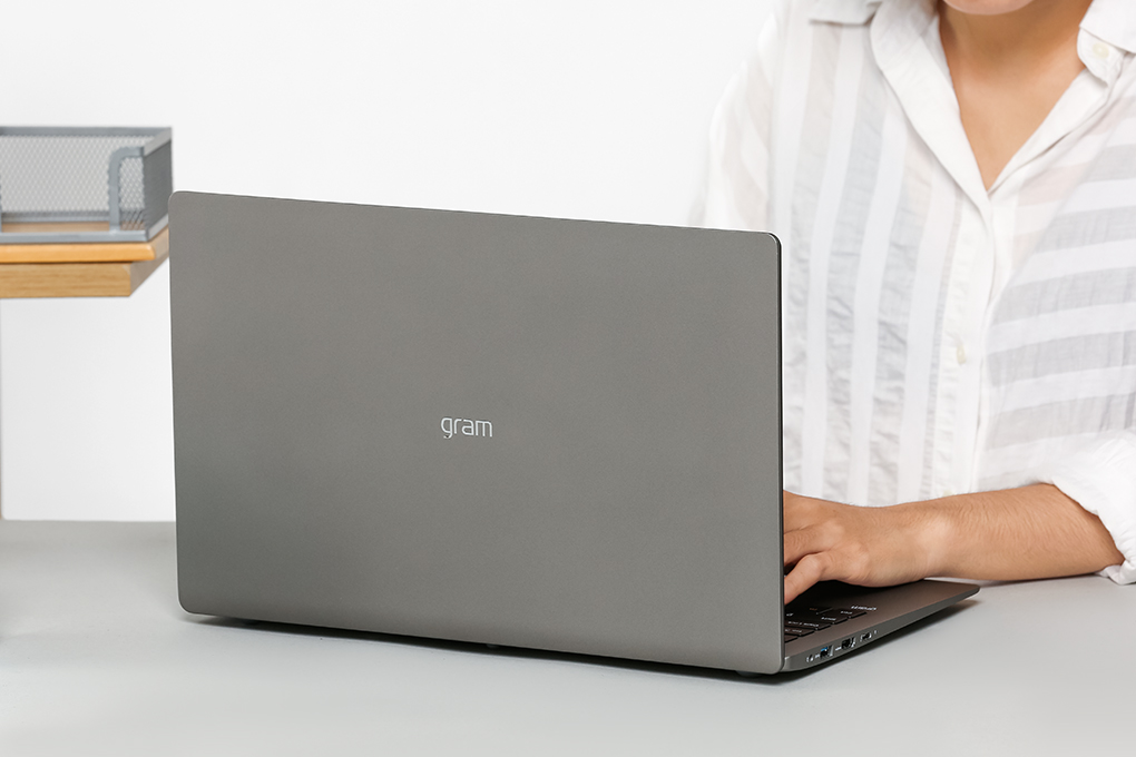 Laptop LG Gram 15 i5 1035G7/8GB/512GB/Win10 (15Z90N-V.AR55A5) Màu Xám