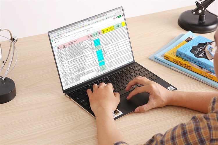 Laptop Dell XPS 13 9300 i5 1035G1 8GB/512GB/Office365/Win10 (70217873) Màu Bạc