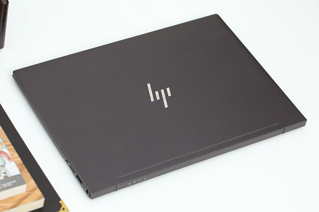 Laptop HP Envy 13 aq1047TU i7 10510U/8GB/512GB/Win10 (8XS69PA) Màu Đen